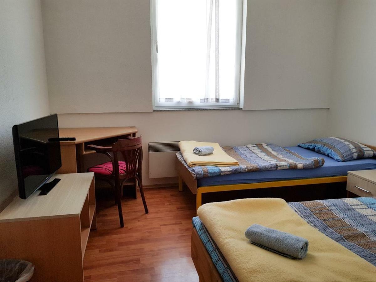 Sobe Sa Kupatilom Jajce Ngoại thất bức ảnh